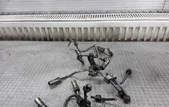 Fuel injector supply line/pipe