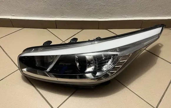 KIA Ceed Headlight/headlamp 92101-A2010