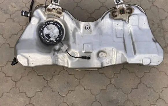 BMW 5 G60 G61 Fuel tank 2503192 7401428 8668436