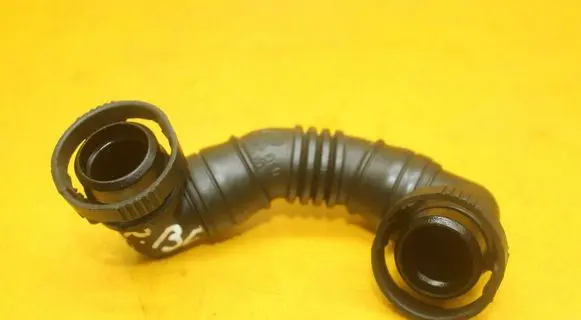 Volkswagen PASSAT B6 Breather/breather pipe/hose 03G103493E
