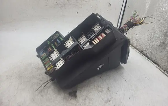 BMW 3 E36 Fuse box set 1387590