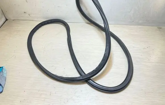Audi Q5 SQ5 Front door rubber seal 80A831721
