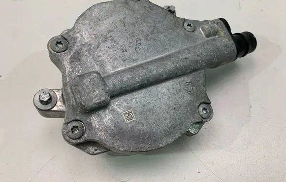 BMW 5 F10 F11 Vacuum pump 8605976