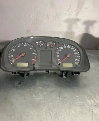 Volkswagen Golf IV Speedometer (instrument cluster) 1j0919860 00986160C