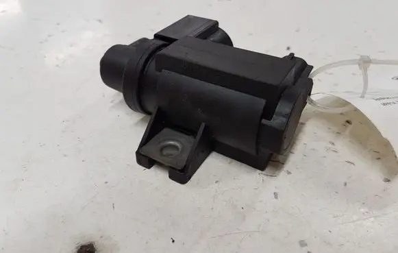 Toyota RAV 4 (XA30) Vacuum valve 258190R011