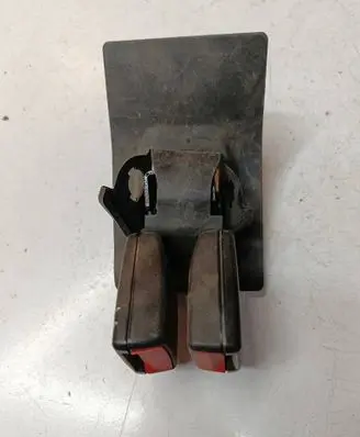 Rear seatbelt buckle