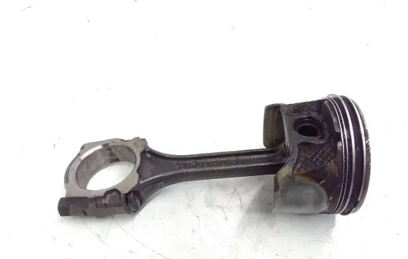 Nissan Primera Piston with connecting rod 4M5401 500004