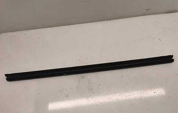 Chrysler Pacifica Front door glass trim molding 68188736 68188736AB 68188736AA