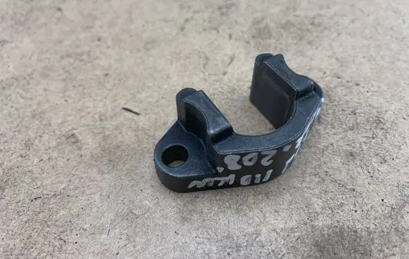BMW 3 E46 Fuel Injector clamp holder 13537787215 7787215 13537785133