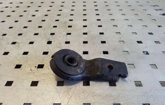 Radiator mount bracket