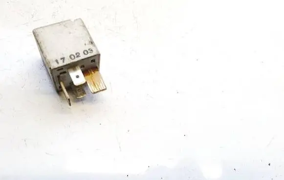 Volkswagen PASSAT B5.5 Other relay 8D0951253A 852875