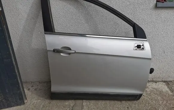 Chevrolet Captiva Front door