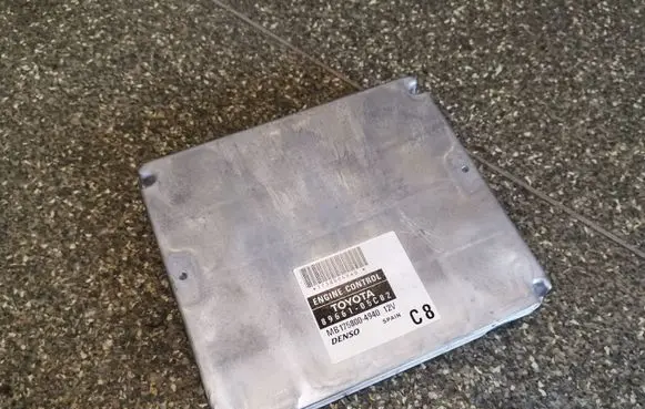 Toyota Avensis T250 Engine control unit/module 8966105C82