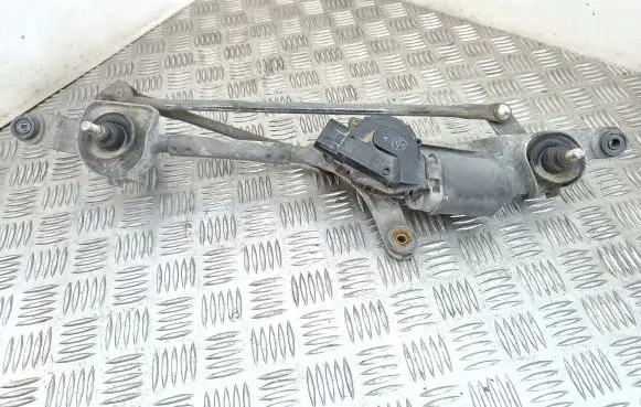 Front wiper linkage