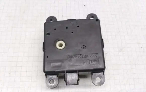 Nissan Primera Air flap motor/actuator 3T05030820 030328