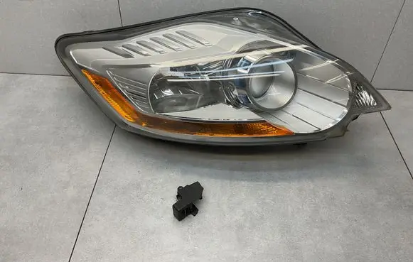 Ford Kuga I Headlight/headlamp 8V4113D13D154BF