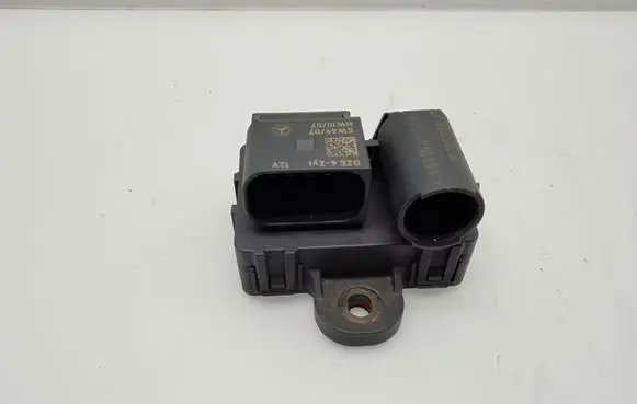 Mercedes-Benz Sprinter W906 Glow plug pre-heat relay A6511530279 0522120203