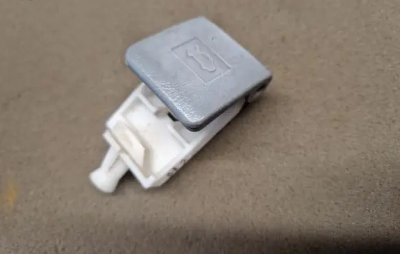Toyota Hilux (AN10, AN20, AN30) Engine bonnet (hood) release handle