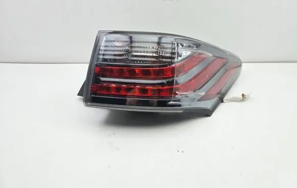 Lexus CT 200H Rear/tail lights E1313043