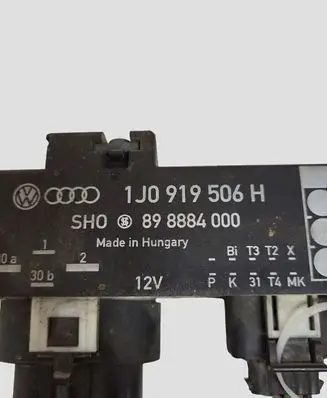 Volkswagen Golf IV Glow plug pre-heat relay 1J0919506H 898884000