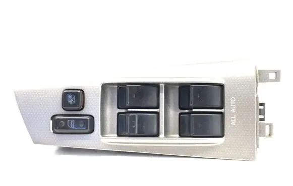 Toyota Corolla Verso E121 Electric window control switch 84820-02100