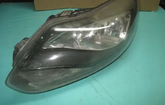 Ford Focus Headlight/headlamp BM5113W030DF