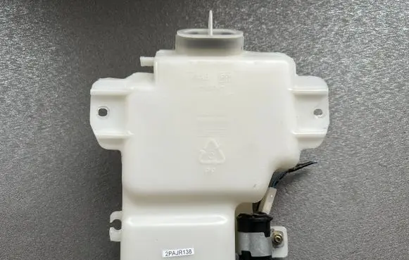 Mitsubishi Pajero Windshield washer fluid reservoir/tank MB628750 MB358361