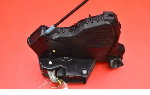 Suzuki Grand Vitara II Front door lock