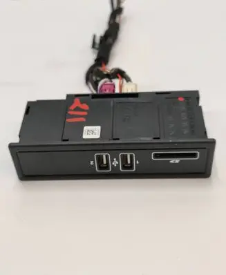 Mercedes-Benz C W205 USB socket connector A2058200526 YD165 131015