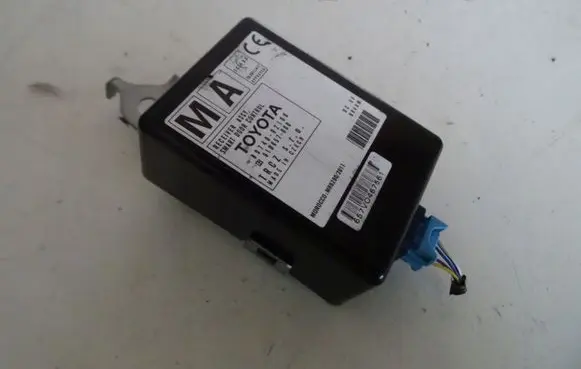 Toyota Auris E180 Door control unit/module 8974002100