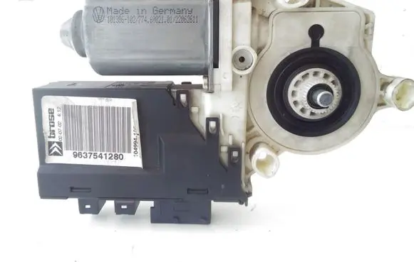Citroen C5 Front door window regulator motor 9637541280 104994105