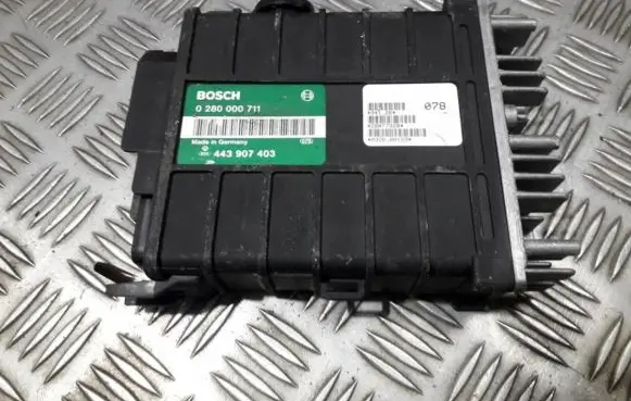 Volkswagen PASSAT B3 Engine control unit/module 0280000711 443907403