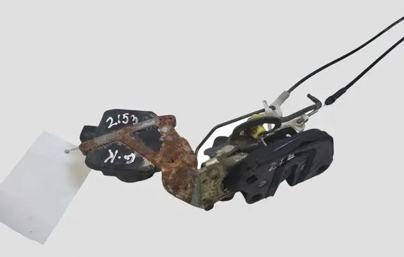 Hyundai Trajet Rear door lock