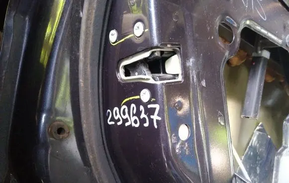 Jeep Compass Front door lock 4589651AD