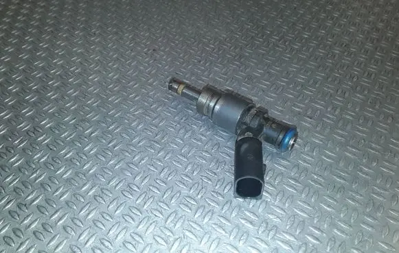 Audi A6 S6 C6 4F Fuel injector 06E906036C
