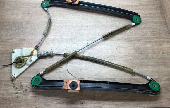 Audi A3 S3 A3 Sportback 8P Front door electric window regulator 8P4837461A