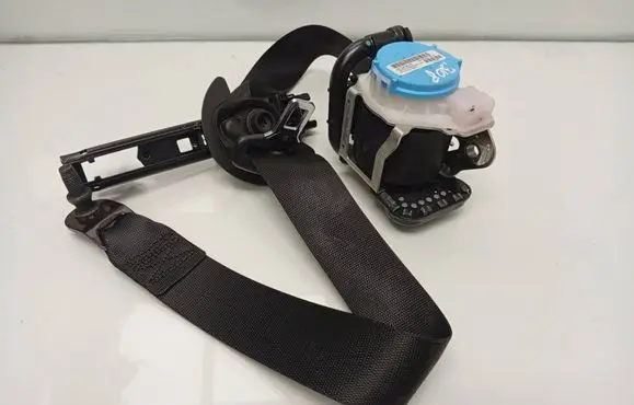 Mercedes-Benz A W176 Front seatbelt A1768602285 A0008600388 3063559