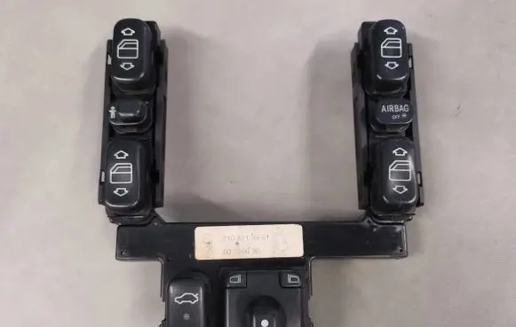 Mercedes-Benz E W210 Electric window control switch 2108213951 03750030