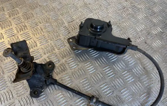 Renault Espace V (RFC) Spare wheel mounting bracket