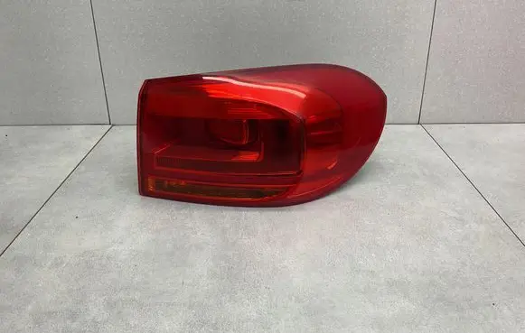 Volkswagen Tiguan Rear/tail lights 5N0945096Q