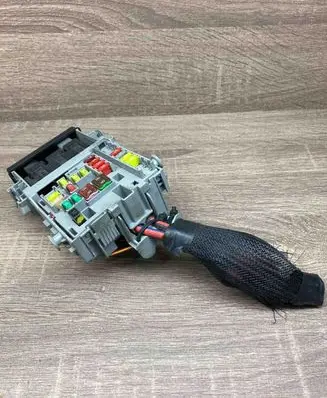 Opel Zafira C Fuse module 13222786