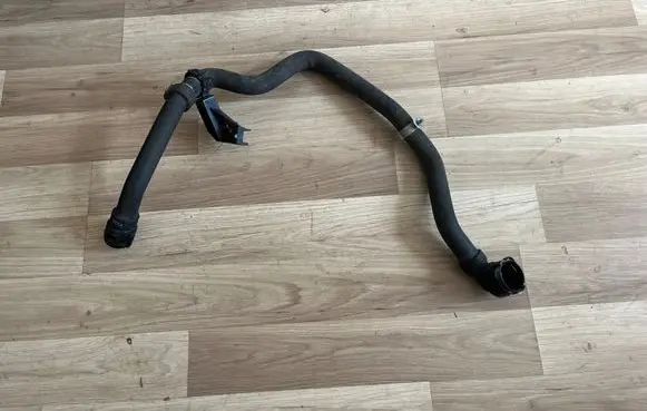 Opel Combo E Engine coolant pipe/hose 9815213280