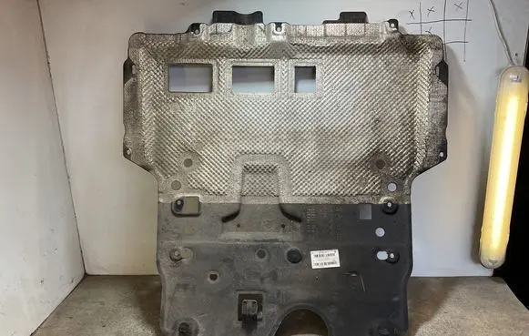 Citroen C4 III e-C4 Engine splash shield/under tray 9824226480