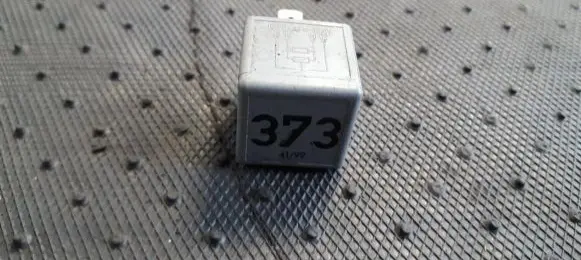 Volkswagen PASSAT B5.5 Other relay 8D0951253A V23134-B52-X301