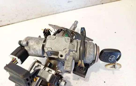 Toyota Avensis T250 Ignition lock 736661a