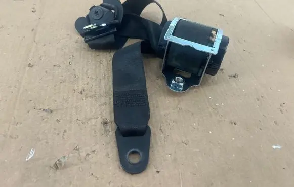 Mini Cooper Countryman R60 Front seatbelt 617059700B 110705