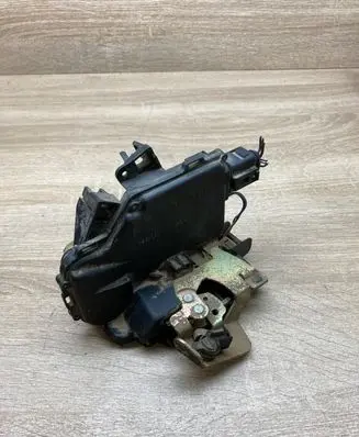 Audi A6 S6 C5 4B Rear door lock 4B0839016E