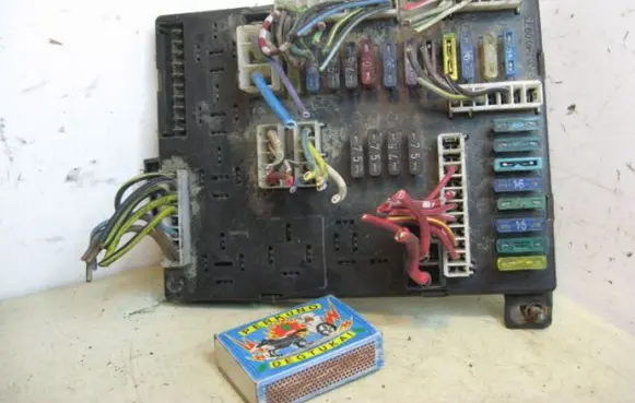 Mercedes-Benz 100 W631 Fuse module 6316400973