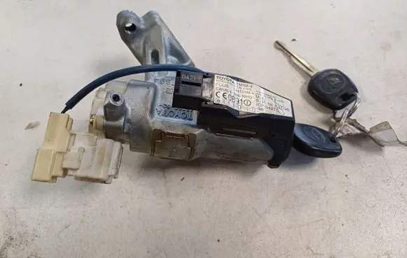 Toyota Yaris Ignition lock 45020521 8978352010