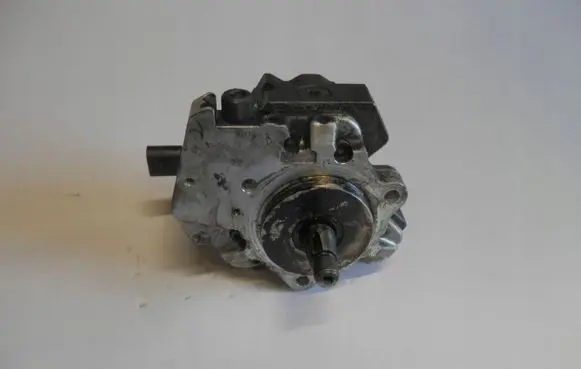 BMW 7 E65 E66 Fuel injection high pressure pump 7795713